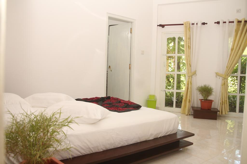 Sanovin Hotel Mirissa Quarto foto